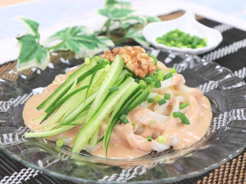 クルミの味噌だれ冷やしうどん